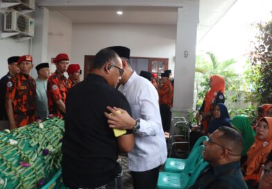 Kapolrestabes Medan Melayat ke Rumah Orang Tua Anggota DPRD Sumut Rahmaddian Shah