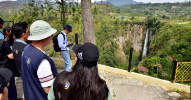 Hari Terakhir Revalidasi, Asesor Terkesan Melihat Peninggalan Gunung Toba dari Material Hingga Budaya Hari Terakhir Revalidasi, Asesor Terkesan Melihat Peninggalan Gunung Toba dari Material Hingga Budaya