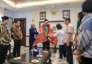 Ungkapan Rasa Syukur dan Bangga, Rico Waas Disematkan Ulos Jemaat HKBP Resort Maranatha Ungkapan Rasa Syukur dan Bangga, Rico Waas Disematkan Ulos Jemaat HKBP Resort Maranatha