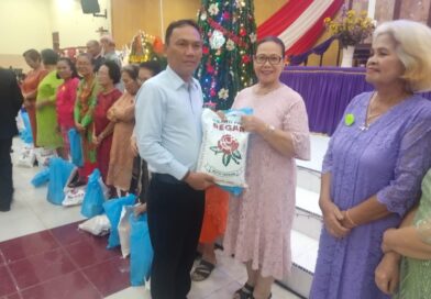 Berbagi Kasih Natal, SMSI Kota Medan Salurkan Sembako untuk Lansia, Janda, dan Korban Banjir di Helvetia