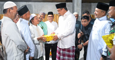 Gubernur Sumut Bobby Nasution Sholat Tarawih Perdana di Lokasi Terdampak Bencana Tukka Tapteng