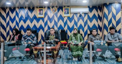 Zakiyuddin Harahap Ikuti Rapat Percepatan Rehabilitasi dan Rekonstruksi Pascabencana Zakiyuddin Harahap Ikuti Rapat Percepatan Rehabilitasi dan Rekonstruksi Pascabencana