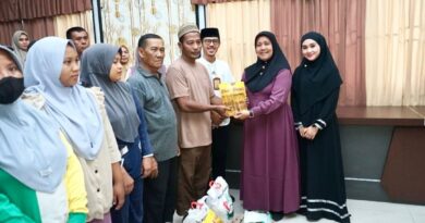 Ny. Endang Syah Afandin Salurkan 50 Paket Sembako Untuk Dhuafa Dan Anak Yatim