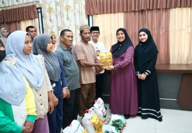 Ny. Endang Syah Afandin Salurkan 50 Paket Sembako Untuk Dhuafa Dan Anak Yatim