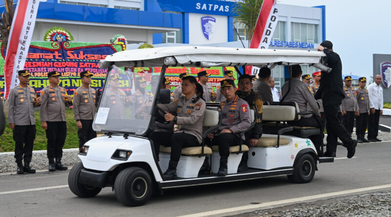 Gubernur Bobby Nasution Dampingi Kapolri Lepas Bantuan untuk Korban Bencana di Sumatera