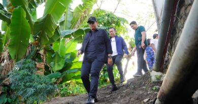 Sapa Warga di Bantaran Sungai Babura, Rico Waas Tegaskan Komitmen Respons Cepat dan Tepat Sasaran