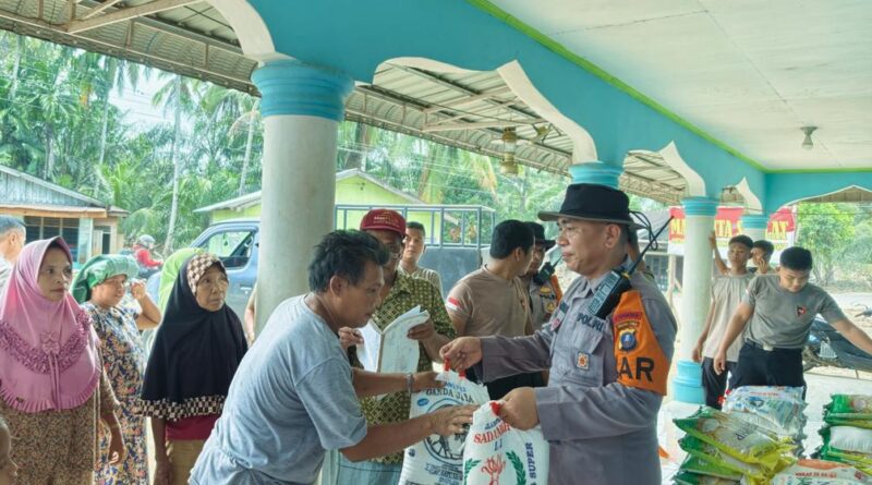 Brimob Batalyon C Menyatu dengan Warga, Bangun Huntara dan Salurkan Ratusan Sak Beras