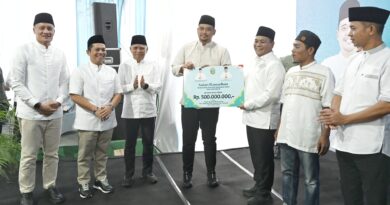Gubernur Bobby Nasution Serahkan Hibah Rp500 Juta, Tekankan Masjid Harus Sejahterakan Jemaah Gubernur Bobby Nasution Serahkan Hibah Rp500 Juta, Tekankan Masjid Harus Sejahterakan Jemaah