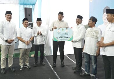 Gubernur Bobby Nasution Serahkan Hibah Rp500 Juta, Tekankan Masjid Harus Sejahterakan Jemaah