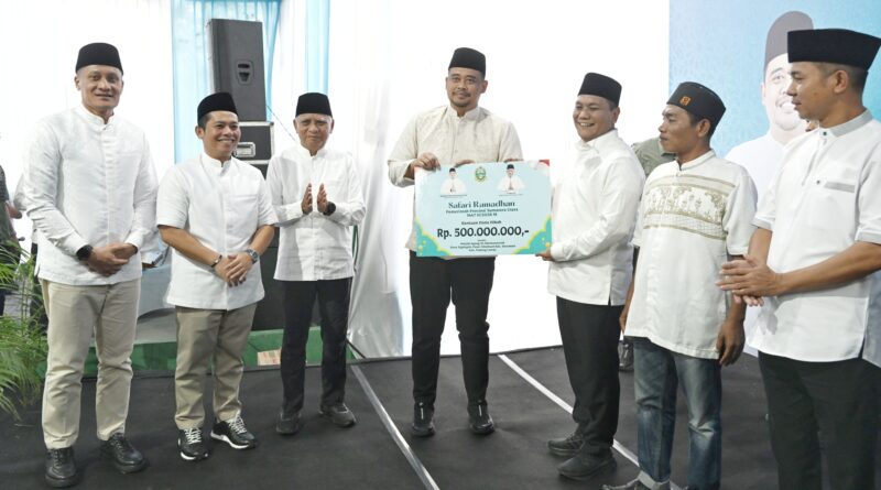 Gubernur Bobby Nasution Serahkan Hibah Rp500 Juta, Tekankan Masjid Harus Sejahterakan Jemaah Gubernur Bobby Nasution Serahkan Hibah Rp500 Juta, Tekankan Masjid Harus Sejahterakan Jemaah