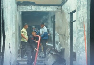 Gerak Cepat Brimob Polda Sumut Bantu Padamkan Kebakaran di Pematangsiantar