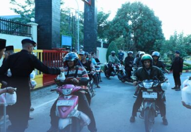 Brimob Sumut Berbagi Berkah Ramadhan, 200 Takjil Dibagikan untuk Pengendara di Sekitar Mako KE Lumi