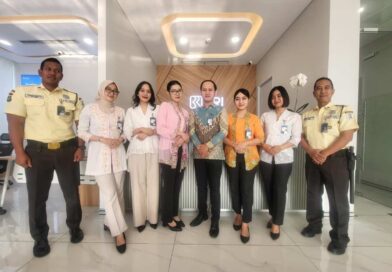 Peringati Hari Kartini, Frontliner BRI Branch Office Otista Kompak Berseragam Pakaian Nasional