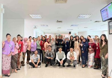 Peringati Hari Kartini, Pekerja Pria dan Wanita BRI Branch Office Segitiga Senen Kompak Kenakan Pakaian Nasional