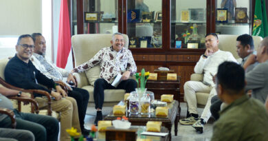 Terima Pengurus FWP, Pj Sekdaprov Sumut Tegaskan Wartawan Mitra Strategis Pemerintah Terima Pengurus FWP, Pj Sekdaprov Sumut Tegaskan Wartawan Mitra Strategis Pemerintah