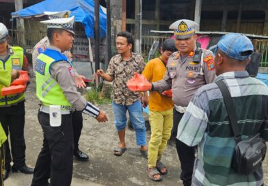Satlantas Polres Sergai Gelar Jumat Berkah, Bagikan Bantuan dan Edukasi Tertib Lalu Lintas