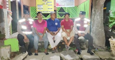 Ciptakan Rasa Aman, Polsek Sei Tualang Raso Aktifkan Ronda Malam Bersama Warga Ciptakan Rasa Aman, Polsek Sei Tualang Raso Aktifkan Ronda Malam Bersama Warga