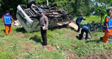 Ban Pecah, Mobil Pikap Terguling di Tol Medan–Tebing Tinggi, Tiga Orang Terluka