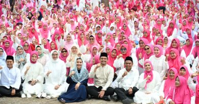 Bobby Nasution Berangkatkan 10 Warga Umroh dan Salurkan Zakat ASN untuk Bedah 10 Rumah di Sergai Bobby Nasution Berangkatkan 10 Warga Umroh dan Salurkan Zakat ASN untuk Bedah 10 Rumah di Sergai