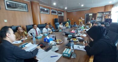 Dinas SDABMBK Diminta Bongkar Taman Menutup Parit di Depan Hermes Place Polonia