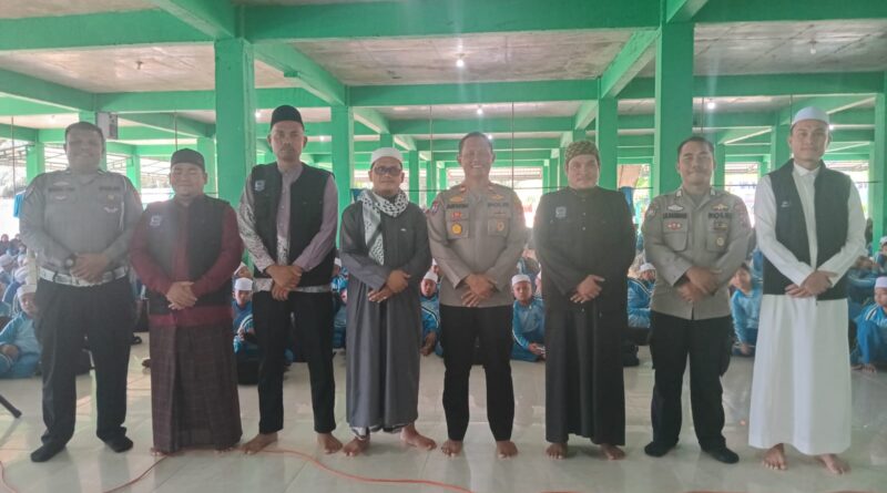 Police Go To School di Pondok Pesantren, Edukasi Santri, Hukum dan Pembentukan Karakter Generasi Muda Police Go To School di Pondok Pesantren, Edukasi Santri, Hukum dan Pembentukan Karakter Generasi Muda