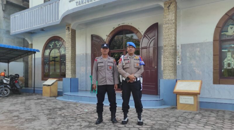 Pastikan Ibadah Minggu Aman, Polres Tanjung Balai Kerahkan Personel Amankan Gereja Pastikan Ibadah Minggu Aman, Polres Tanjung Balai Kerahkan Personel Amankan Gereja