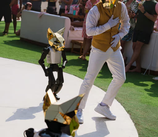 Finns Beach Club dan BotShift Hadirkan Robot Humanoid di Beach Club Finns Beach Club dan BotShift Hadirkan Robot Humanoid di Beach Club