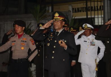 Polres Tanjungbalai Gelar Apel Kehormatan dan Renungan Suci Sambut HUT ke-81 RI di Taman Makam Pahlawan