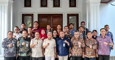 Gunungsitoli Capai Target UHC, Wagub Surya Minta Pelayanan Kesehatan Terus Diperkuat Gunungsitoli Capai Target UHC, Wagub Surya Minta Pelayanan Kesehatan Terus Diperkuat