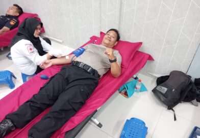 Personel Polsek Datuk Bandar Ikut Donor Darah Sambut HUT RI ke-81 di Kantor Imigrasi