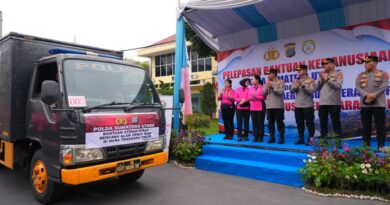 Polda Sumut Berangkatkan 25 Ton Bantuan Kemanusiaan Tahap Pertama untuk Korban Gempa NTT Polda Sumut Berangkatkan 25 Ton Bantuan Kemanusiaan Tahap Pertama untuk Korban Gempa NTT