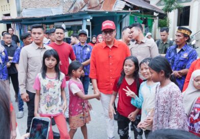 Aksi Unik Warga Medan Maimun Lomba 17-an di Sungai, Disapa Langsung Wali Kota Medan