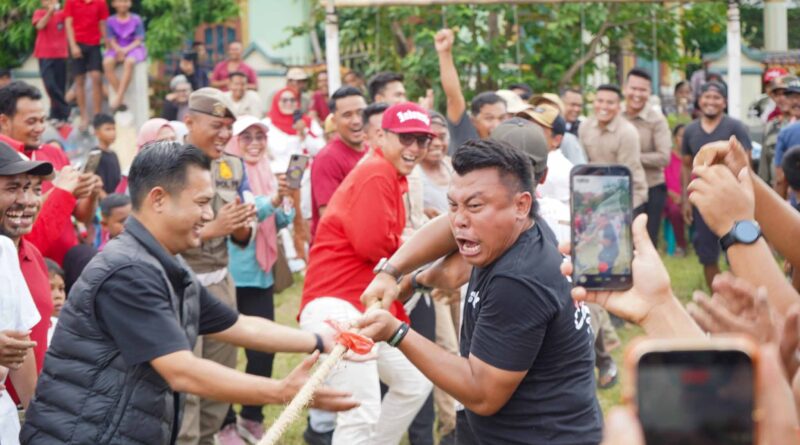 Hadir di Tengah Warga, Rico Waas Ikut LombaTarik Tambang Hadir di Tengah Warga, Rico Waas Ikut LombaTarik Tambang