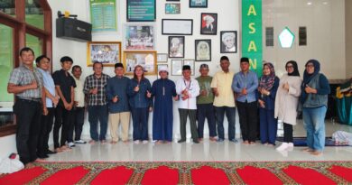 Wartawan Medan “Mengetuk Pintu Langit” Mendo’akan Lima Jurnalis yang Hilang Saat Meliput Erupsi Gunung Anak Krakatau Wartawan Medan “Mengetuk Pintu Langit” Mendo’akan Lima Jurnalis yang Hilang Saat Meliput Erupsi Gunung Anak Krakatau