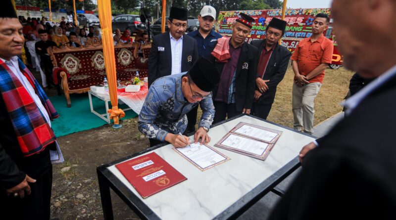 Zakiyuddin Harahap Berharap Hima Lubis Perkuat Silaturahmi dan Bermanfaat Bagi Masyarakat Zakiyuddin Harahap Berharap Hima Lubis Perkuat Silaturahmi dan Bermanfaat Bagi Masyarakat