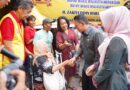 Zakiyuddin Harahap Ikut Ambilkan Makanan untuk Lansia di Jalan Lombok Zakiyuddin Harahap Ikut Ambilkan Makanan untuk Lansia di Jalan Lombok