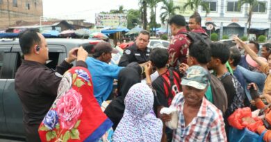 Bid Humas Polda Sumut Berbagi Kasih dengan Sopir, Pengemudi Becak Motor dan Ojol di Jumat Berkah, Bid Humas Polda Sumut Berbagi Kasih dengan Sopir, Pengemudi Becak Motor dan Ojol di Jumat Berkah,