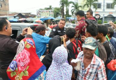 Bid Humas Polda Sumut Berbagi Kasih dengan Sopir, Pengemudi Becak Motor dan Ojol di Jumat Berkah,