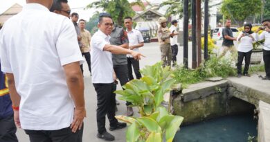Sidak di Medan Helvetia, Wakil Wali Kota Medan Soroti Drainase Tersumbat dan Tak Terhubung Sidak di Medan Helvetia, Wakil Wali Kota Medan Soroti Drainase Tersumbat dan Tak Terhubung