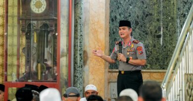 Sholat Jumat di Masjid Raya Al-Mashun, Kapolda Sumut Ajak Masyarakat Perangi Narkoba dan Jaga Kamtibmas Sholat Jumat di Masjid Raya Al-Mashun, Kapolda Sumut Ajak Masyarakat Perangi Narkoba dan Jaga Kamtibmas