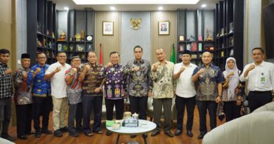 Rico Waas Tawarkan TPU Simalingkar B untuk Atasi Keterbatasan Lahan Makam Warga Suka Maju Rico Waas Tawarkan TPU Simalingkar B untuk Atasi Keterbatasan Lahan Makam Warga Suka Maju